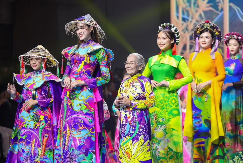 KHĂN RẰN XƯA