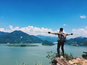 Sử dụng khăn rằn đi phượt