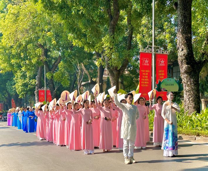 KHĂN RẰN XƯA